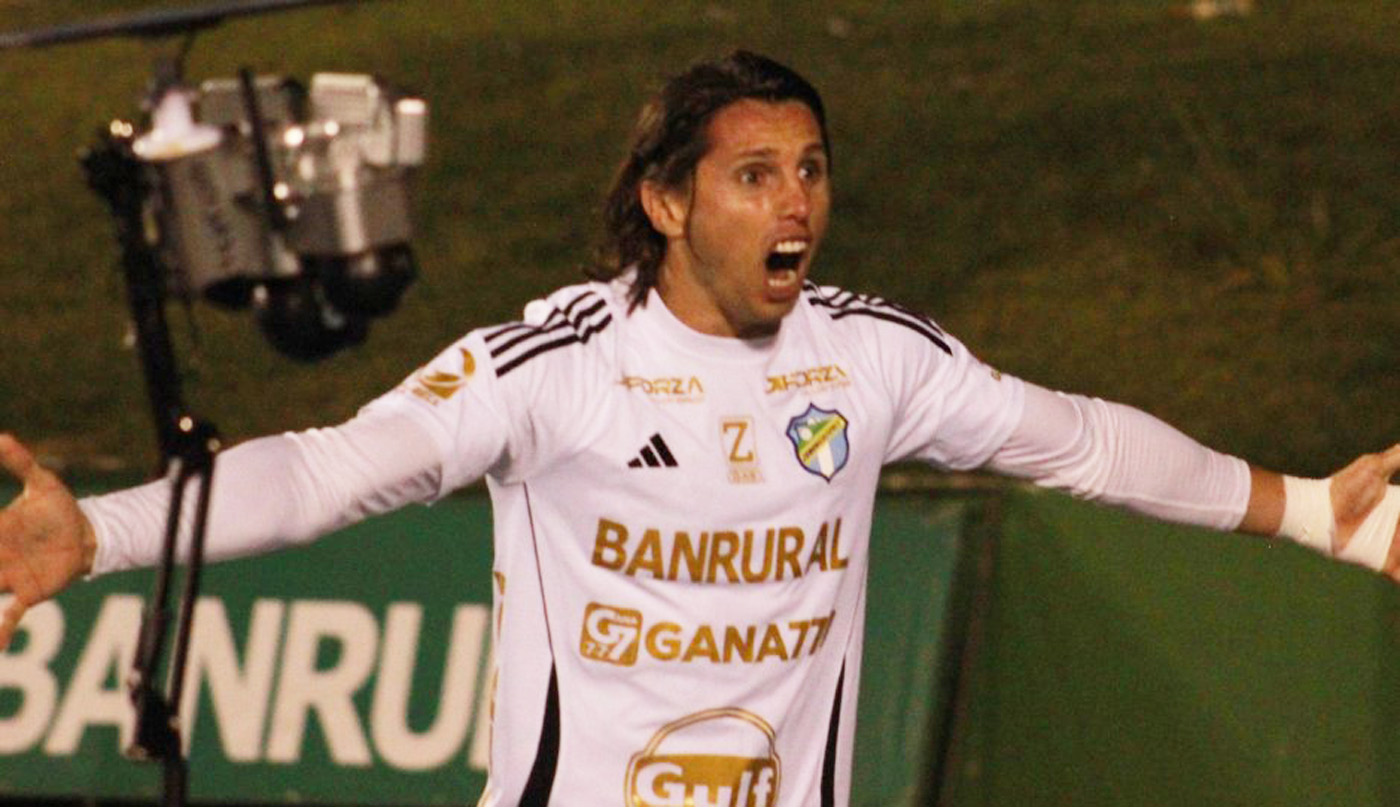 Agustín Vuletich debuta con gol de tres puntos